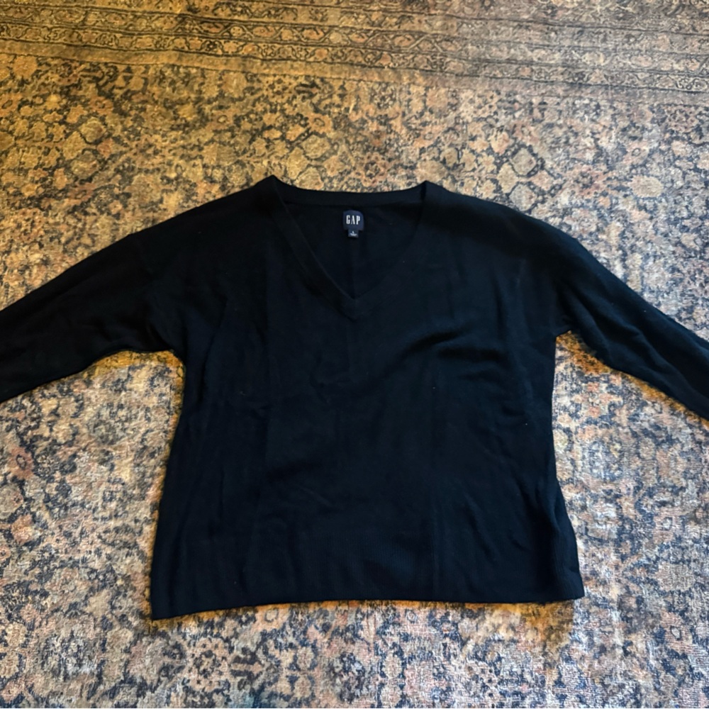 GAP V neck Black Women's Sweater